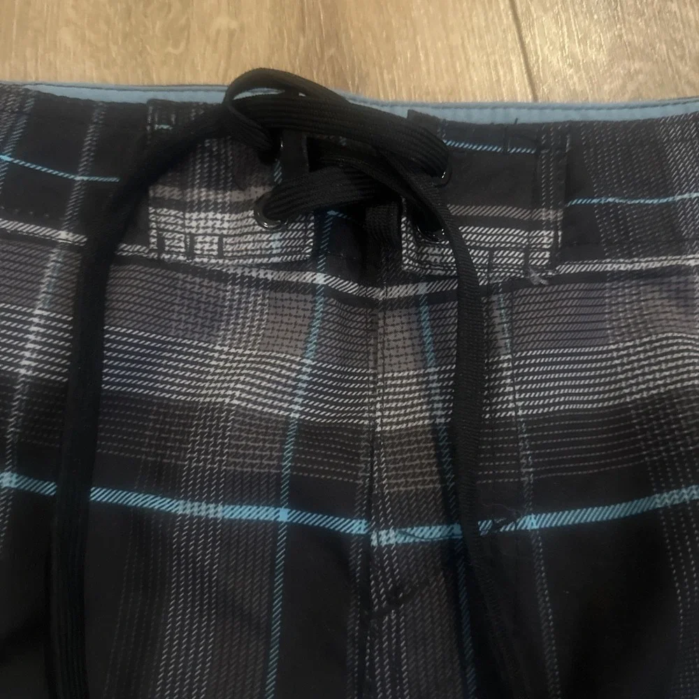 O'Neill Men's Full Length Board Cargo Shorts Santa Cruz Plaid Black‎ 33 NWT